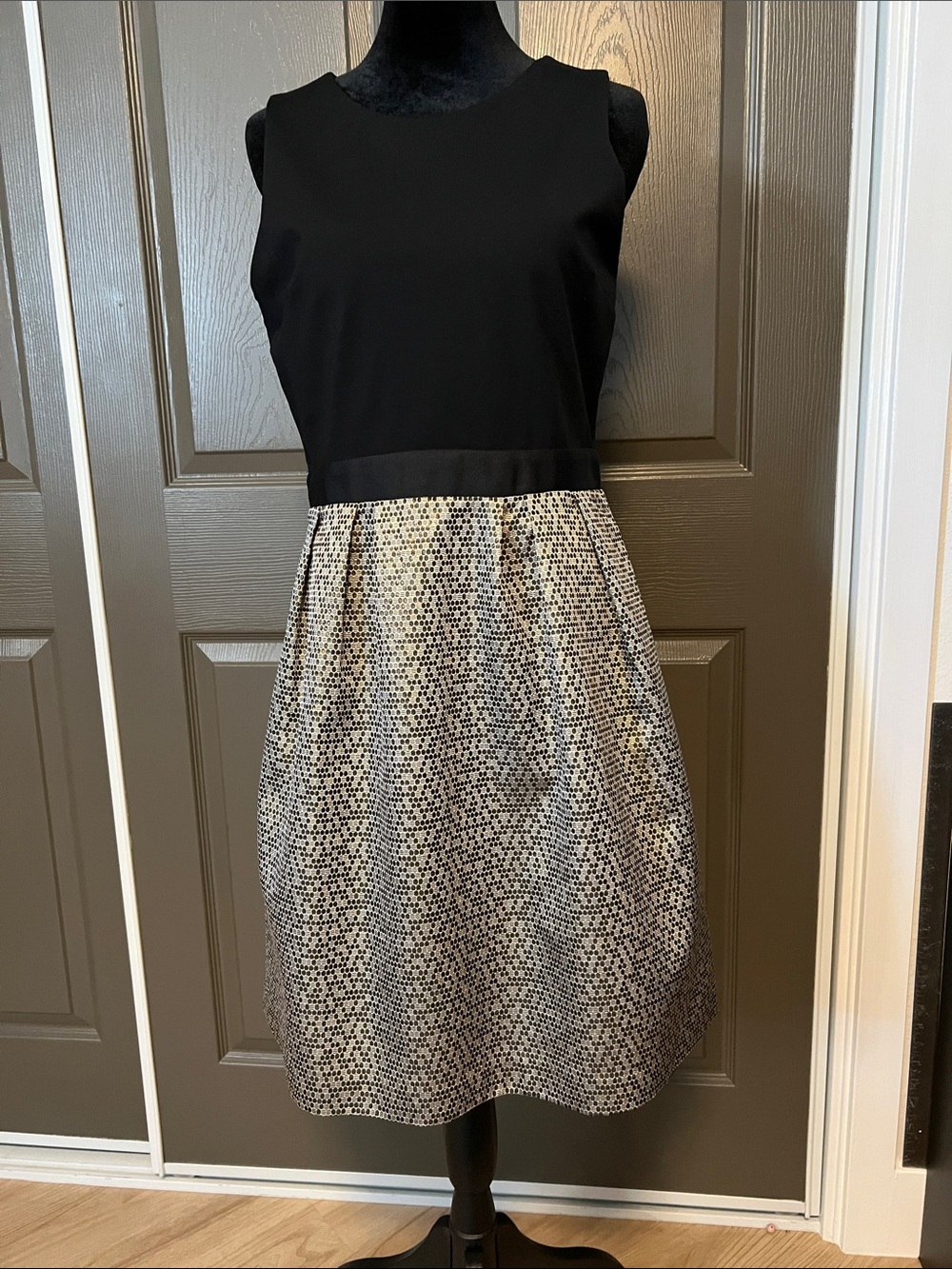 Donna Ricco Black and Metallic Patterned Sleeveless Fit-and-Flare Dress